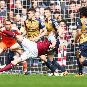 EPL PIX: Carroll scores hat-trick as West Ham hold Arsenal; Chelsea lose