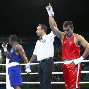 Boxer Vikas Krishan beats American Conwall to advance to Round of 16