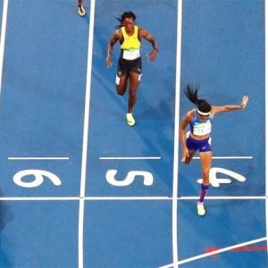 Miller dives over line to deny Felix 400m gold in photo finish
