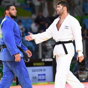 Egyptian booed for not shaking hands with Israeli at Rio Games