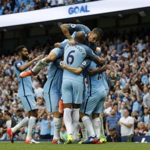Manchester City go top with win over West Ham