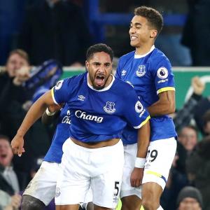 PHOTOS: Arsenal lose to Everton, Leicester back into doldrums