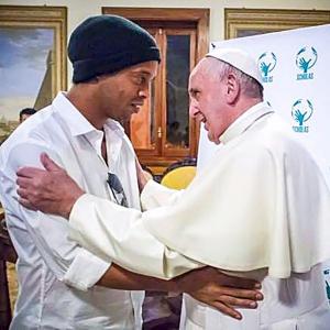 PHOTOS: Football fan Pope meets Ronaldinho