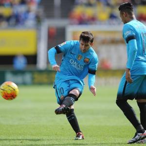 La Liga:  Barcelona survive tough test; Suarez and Neymar strike