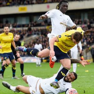 FA Cup: Swansea shocked, Chelsea win, Kane saves Spurs
