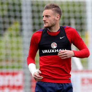 Arsenal trigger Vardy's Leicester buy-out clause