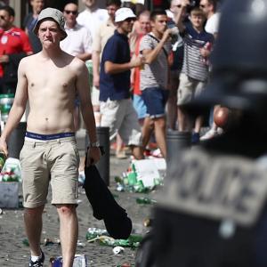 Euro 2016: 'Disgusted' UEFA investigates Russian fan violence