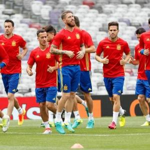 Euro 2016: Spain counting on fresh faces for World Cup redemption