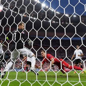 Euro 2016: Poland hold World champs Germany goalless