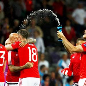 Euro: Wales thump Russia to top group, enter last sixteen