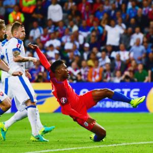 Euro: England advance after stalemate with Slovakia