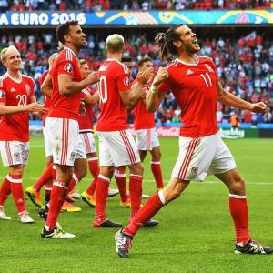 Euro 2016: Northern Ireland own goal sends Wales into last 8