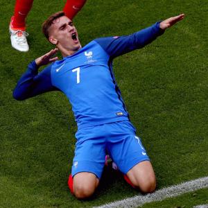 Euro 2016: Griezmann leads France back from deficit to beat Ireland