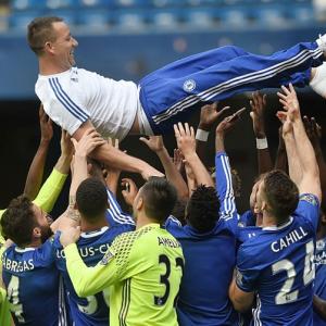 Tearful Terry tells Chelsea fans: 'I want to stay'