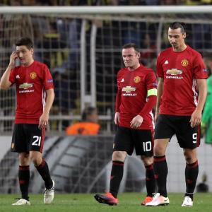 Mourinho's woes continue as Manchester United lose again