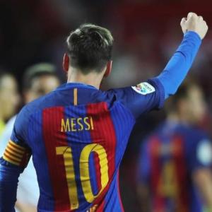 'Extraterrestrial' and 'best of all time' Messi nets 500th Barca goal