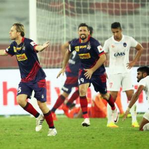 ISL: 10-man Dynamos rally in enthralling draw vs Kolkata
