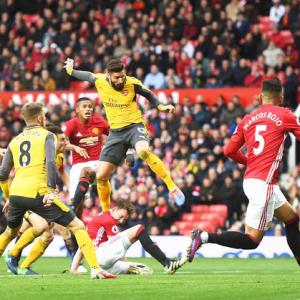EPL PHOTOS: Giroud to the rescue as Arsenal hold Manchester United