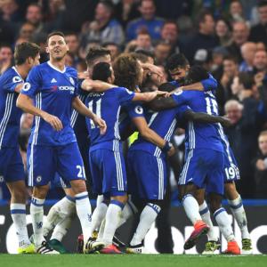 EPL PHOTOS: Mourinho's United routed on return to Stamford Bridge