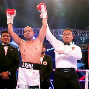 Olympians Akhil, Jitender start pro-careers with knock-outs
