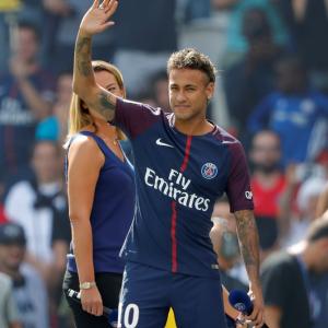 PIX: Neymar paraded in Paris