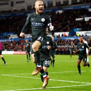EPL PHOTOS: Unstoppable Man City break record, United win