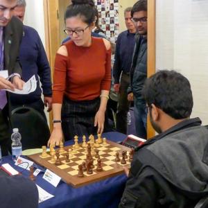 Why women's world chess champion resigned after just 5 moves!