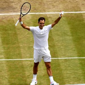 Record-breaking Federer goes past Sampras, Renshaw