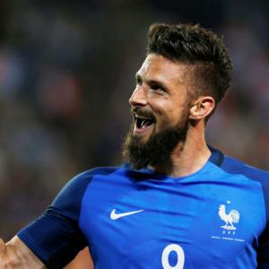 Football Briefs: Giroud treble boosts France in friendly win