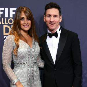 Football stars turn out for Messi's wedding in Rosario