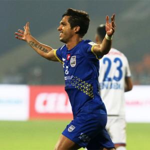 Indian football round-up: Mumbai City FC strike late to down FC Goa