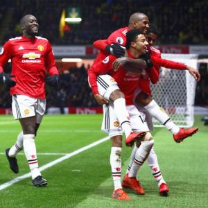 EPL PHOTOS: Man United stay in touch, Spurs slump at Leicester