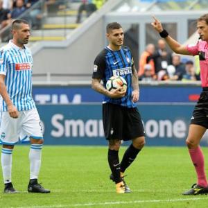 Football Briefs: Inter penalty awarded after video review; Bayern lose