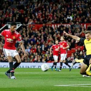 Rashford double helps Manchester United sink Burton