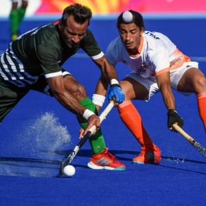 India surrender two-goal lead, held by Pakistan