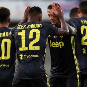 Ronaldo fails to score on debut but Juventus snatch dramatic win