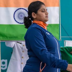 Indo-Pak athletes make peace at Asian Games