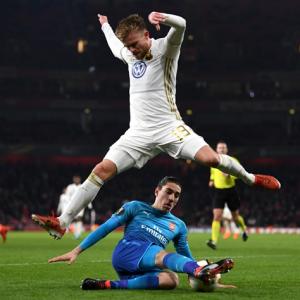 Europa League: Arsenal lose and go through, Napoli win but out