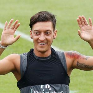 Arsenal manager Emery says Arsenal is Ozil's 'home'
