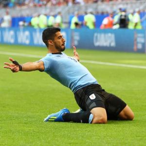 FIFA WC PIX: Uruguay thrash 10-man Russia 3-0 to lead Group A