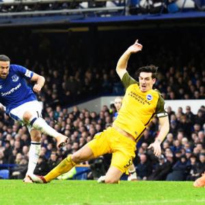 EPL PHOTOS: Everton cruise to victory, Newcastle rout Saints