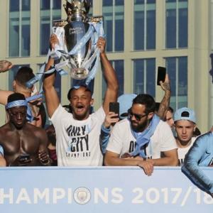 Record-breaking Manchester City stick with winning formula