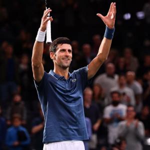 Djokovic marks return to world number one with easy win