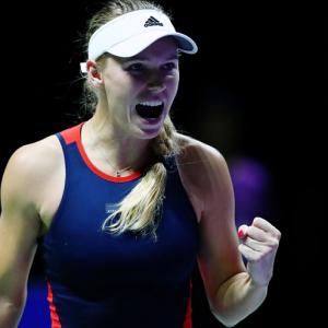 Wozniacki stays alive in Singapore; Federer survives scare