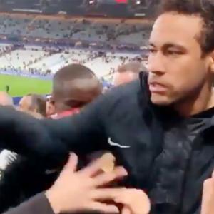 Soccer Extras: Neymar 'punches' fan