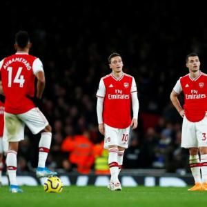 EPL PIX: Arsenal slump to first home defeat