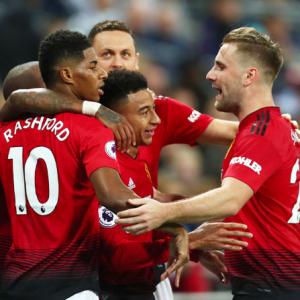 EPL PHOTOS: Man United make it six in a row with Spurs win