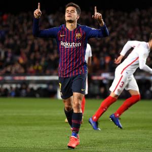 PHOTOS: Barcelona demolish Sevilla; Nantes pay tribute to Sala