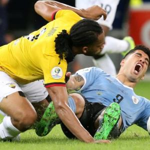 Soccer PIX: Uruguay crush Ecuador; US in last 16