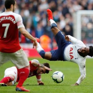 EPL PIX: Spurs held to draw by Arsenal as City go back on top